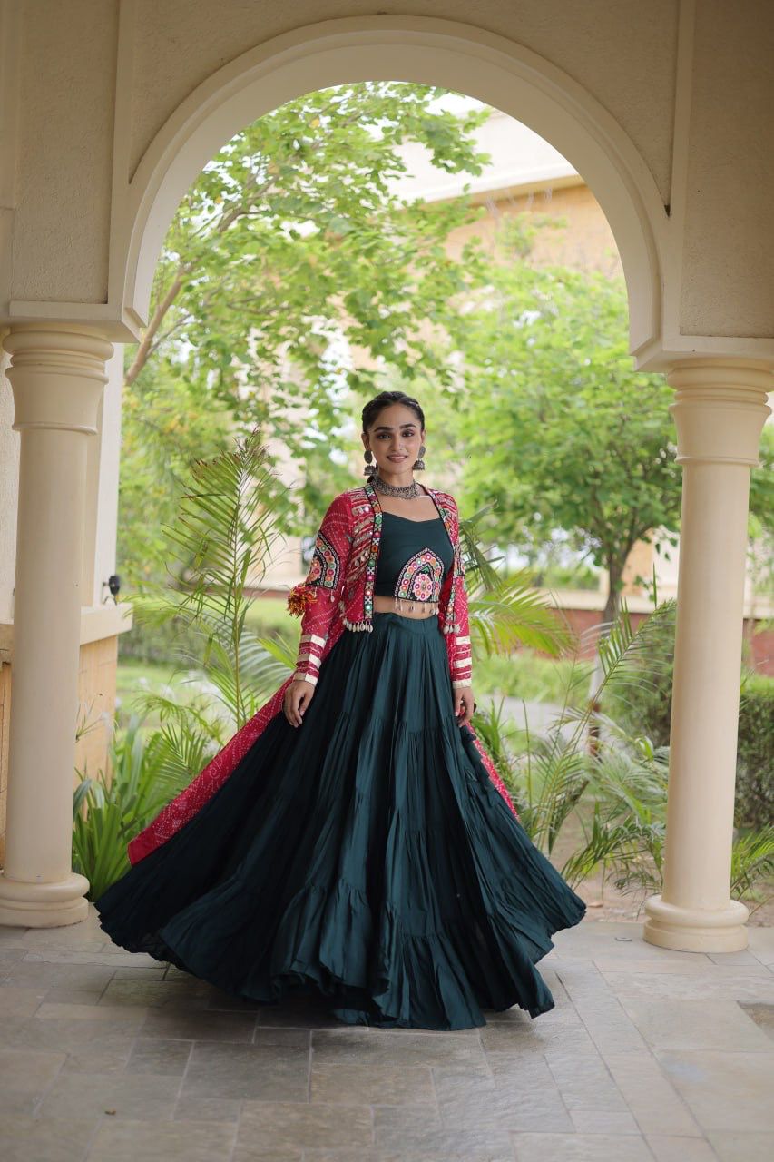 Side view of Navratri lehenga choli showing the detailed Kutchi patchwork on the pink shrug